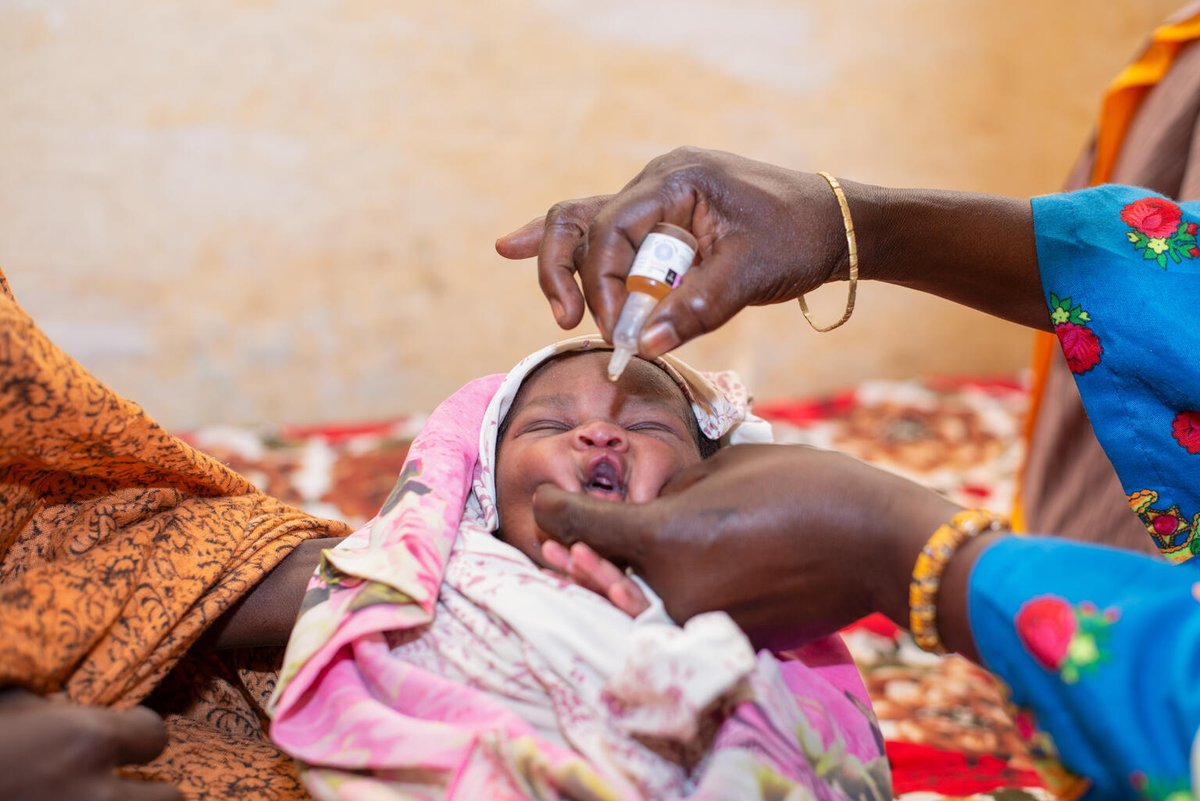 UNICEF_EU's tweet image. On #WorldPolioDay, we celebrate progress &amp;amp; the partnerships driving it. Through a €500M innovative financing from @EU_Commission, @EIB, &amp;amp; @GatesFoundation, @UNICEF &amp;amp; @WHO are helping protect millions of children from #polio &amp;amp; building stronger health systems. #EndPolio