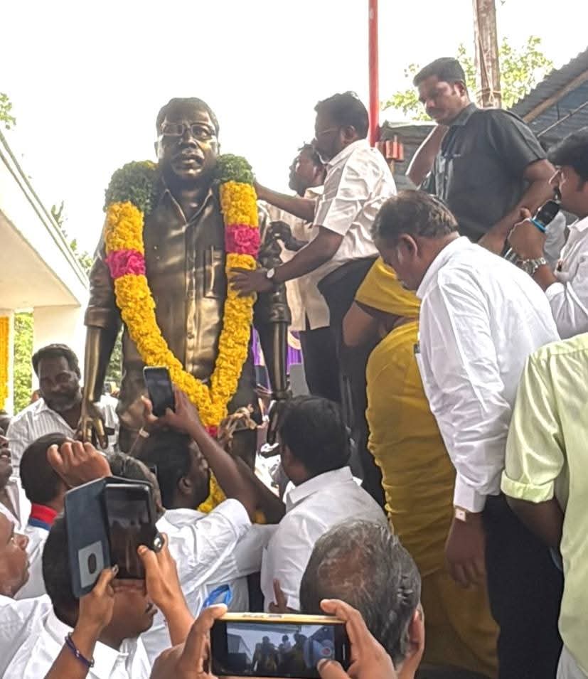 thirumaofficial's tweet photo. விடுதலைச் சிறுத்தைகள் கட்சியின் முதன்மைச் செயலாளர் மறைந்த தோழர் உஞ்சைஅரசன் அவர்களின் இரண்டாம் ஆண்டு நினைவு நாளை முன்னிட்டு தஞ்சை மாவட்டம் பட்டுக்கோட்டை அருகே அமைந்துள்ள உஞ்சை விடுதியில் நடைபெற்ற நினைவேந்தல் கூட்டத்தில் கலந்துகொண்டு அவரது திருவுருவச் சிலைக்கு மலர்மாலை அணிவித்து வீரவணக்கம் செலுத்தினோம்.