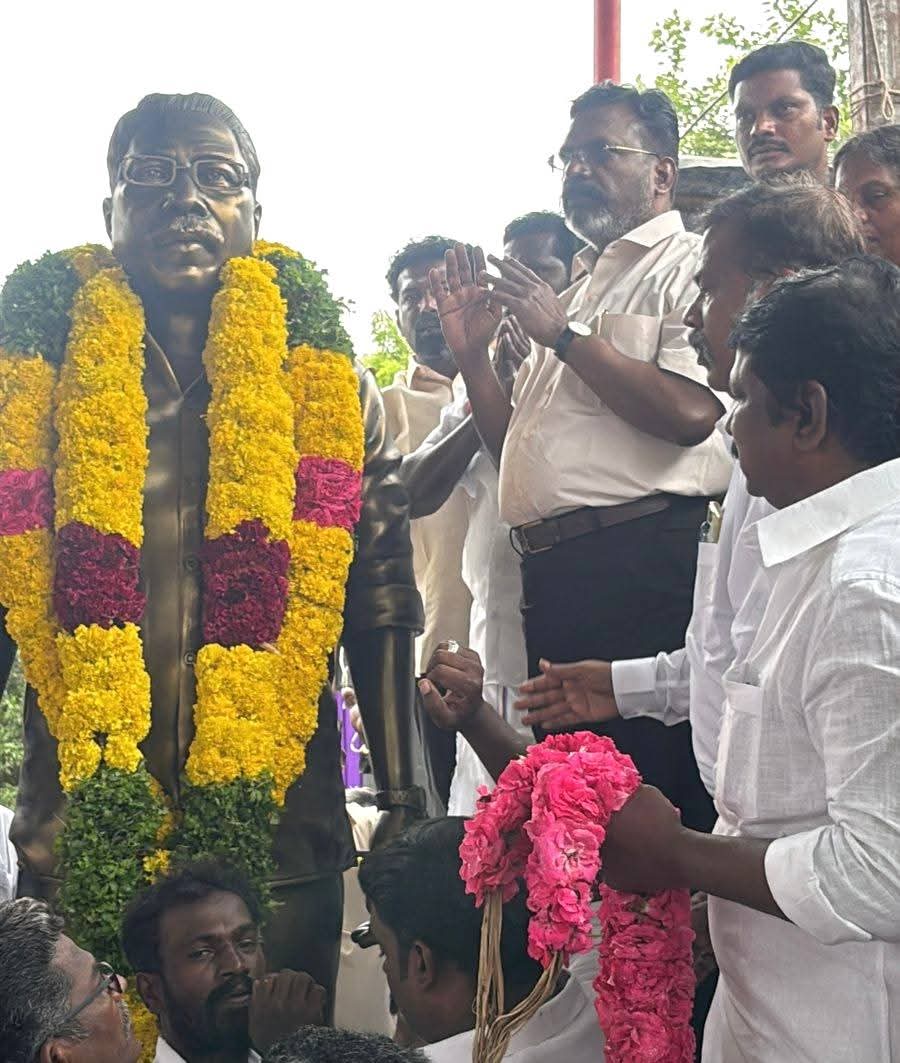 thirumaofficial's tweet photo. விடுதலைச் சிறுத்தைகள் கட்சியின் முதன்மைச் செயலாளர் மறைந்த தோழர் உஞ்சைஅரசன் அவர்களின் இரண்டாம் ஆண்டு நினைவு நாளை முன்னிட்டு தஞ்சை மாவட்டம் பட்டுக்கோட்டை அருகே அமைந்துள்ள உஞ்சை விடுதியில் நடைபெற்ற நினைவேந்தல் கூட்டத்தில் கலந்துகொண்டு அவரது திருவுருவச் சிலைக்கு மலர்மாலை அணிவித்து வீரவணக்கம் செலுத்தினோம்.