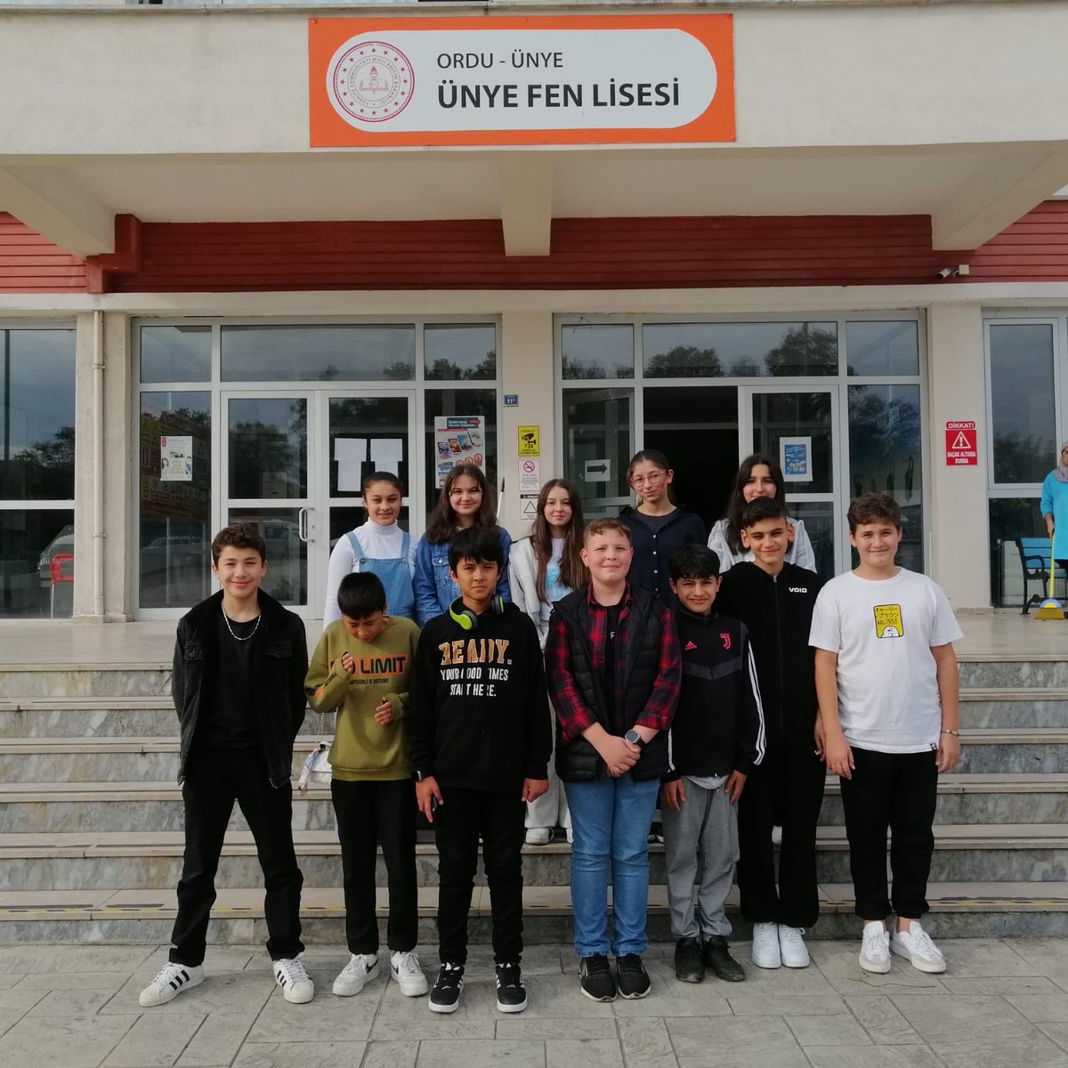 senbolluk's tweet photo. 📍 Şenbolluk Şehit Murat Atar Ortaokulu olarak 8. sınıf öğrencilerimizle LGS öncesi motivasyon amacıyla Ünye’deki 7 liseyi ziyaret ettik. 🎓
Bizleri misafir eden okul idarecilerine, öğretmenlerine ve geziye rehberlik eden meslektaşlarımıza teşekkür ederiz. 
#LGS2026 @ikizcemem52 https://t.co/tyxBSIFgWm