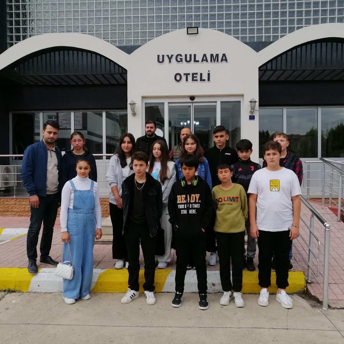 senbolluk's tweet photo. 📍 Şenbolluk Şehit Murat Atar Ortaokulu olarak 8. sınıf öğrencilerimizle LGS öncesi motivasyon amacıyla Ünye’deki 7 liseyi ziyaret ettik. 🎓
Bizleri misafir eden okul idarecilerine, öğretmenlerine ve geziye rehberlik eden meslektaşlarımıza teşekkür ederiz. 
#LGS2026 @ikizcemem52 https://t.co/tyxBSIFgWm