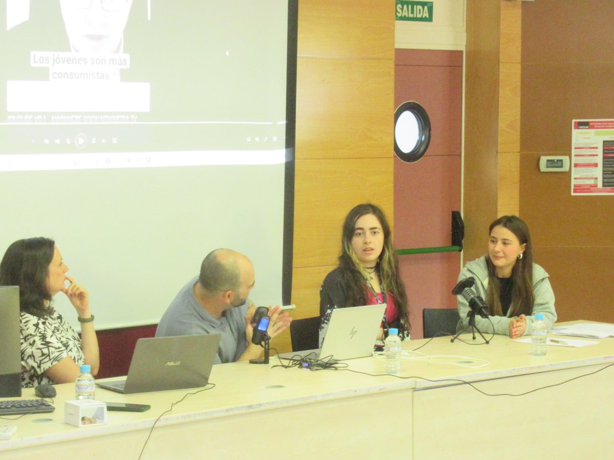 #NoticiasPositivas ¿Y si en lugar de criticar a los jóvenes, los escuchamos? 

Así lo hemos hecho en este nuevo programa de El Lucernario, realizado en colaboración con <a href="/clic_koala/">ClicKoala</a> y 
en este caso, en el marco de Climate Game Changers <a href="/uclm_es/">Universidad de Castilla-La Mancha</a> 👏👏👏

👉noticiaspositivas.es/climate-game-c…