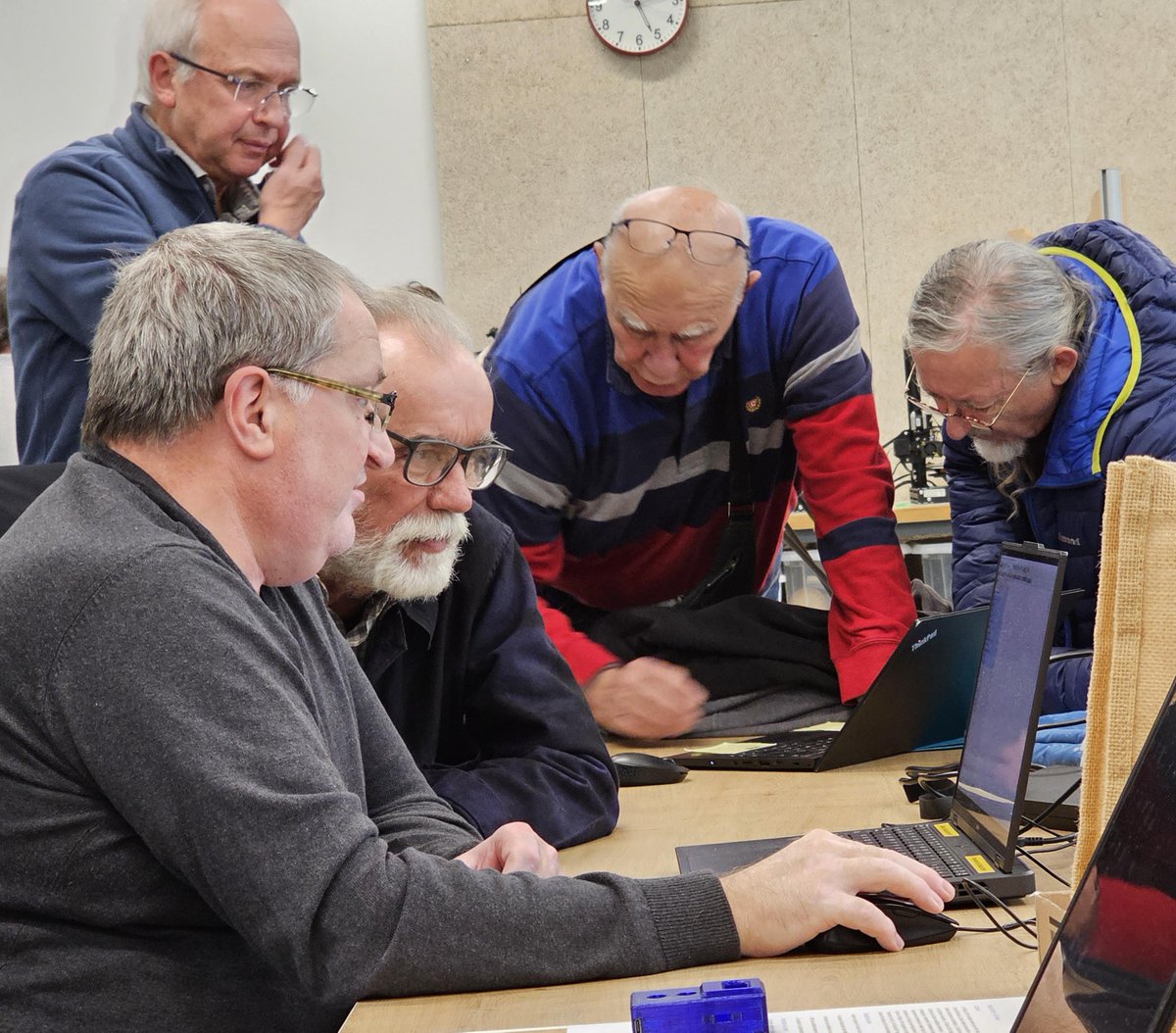 framboise314's tweet image. 💥 Jeudi 23 oct : permanence très animée au #FabLabUtopi de @villeducreusot @creusotmontceau  !
🦇 Les chauves-souris, 🏰 tours médiévales, 🧠 conception 3D avec #FreeCAD…
Les CNC se mettent en conformité et les imprimantes 3D tournent à plein régime !
#Maker #Innovation
