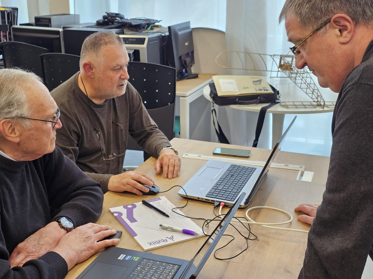 framboise314's tweet image. 💥 Jeudi 23 oct : permanence très animée au #FabLabUtopi de @villeducreusot @creusotmontceau  !
🦇 Les chauves-souris, 🏰 tours médiévales, 🧠 conception 3D avec #FreeCAD…
Les CNC se mettent en conformité et les imprimantes 3D tournent à plein régime !
#Maker #Innovation