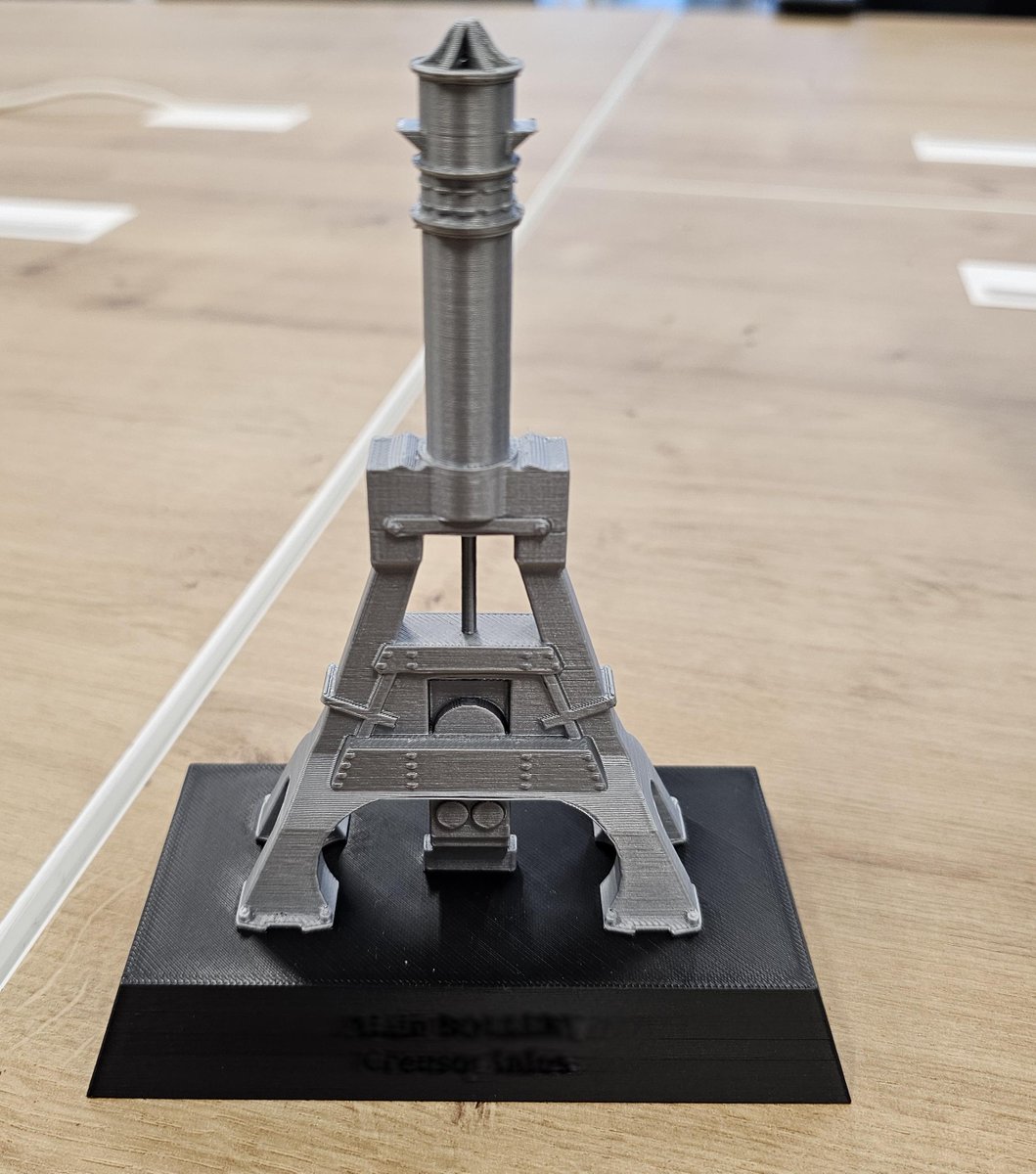framboise314's tweet image. 💥 Jeudi 23 oct : permanence très animée au #FabLabUtopi de @villeducreusot @creusotmontceau  !
🦇 Les chauves-souris, 🏰 tours médiévales, 🧠 conception 3D avec #FreeCAD…
Les CNC se mettent en conformité et les imprimantes 3D tournent à plein régime !
#Maker #Innovation
