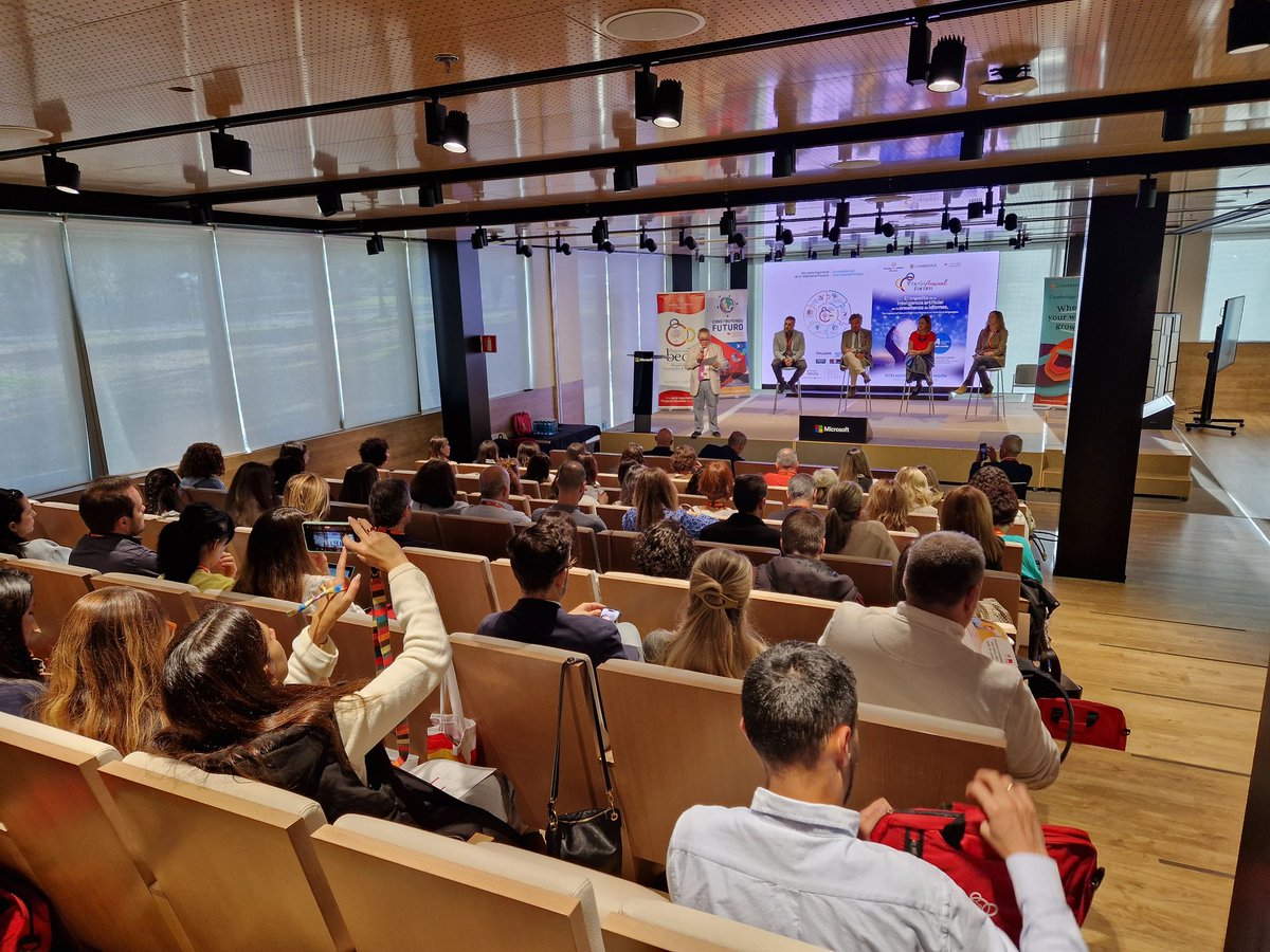 "18 años después <a href="/BEDAspain/">BEDAspain</a> sigue siendo importante porque acompaña a los centros en su constante proceso de innovación educativa en el ámbito de la enseñanza de idiomas"<a href="/emilio_daz/">Emilio Díaz</a> inaugura BEDA Annual Forum, esta vez dedicado a la IA <a href="/MicrosoftES/">Microsoft España</a> <a href="/MacmillanSpain/">Macmillan Education</a> <a href="/CambridgeEngSP/">Cambridge English Spain</a>