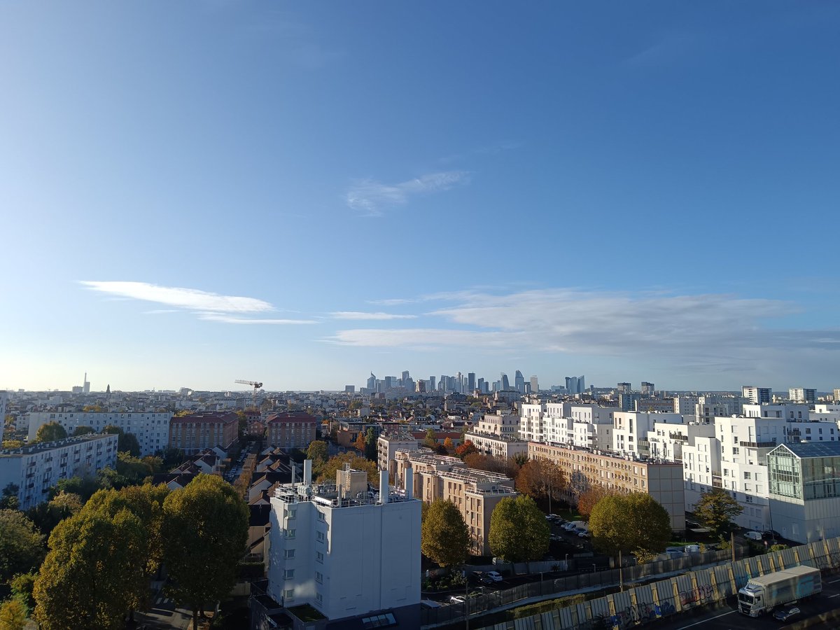 Most weathers in Northern France this week but this the best of the lot: a crisp and fresh morning in Paris.