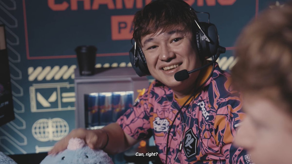 paperdinosaurr's tweet photo. "he's been abused" 😭😭😭😭 https://t.co/E95PyutpsQ