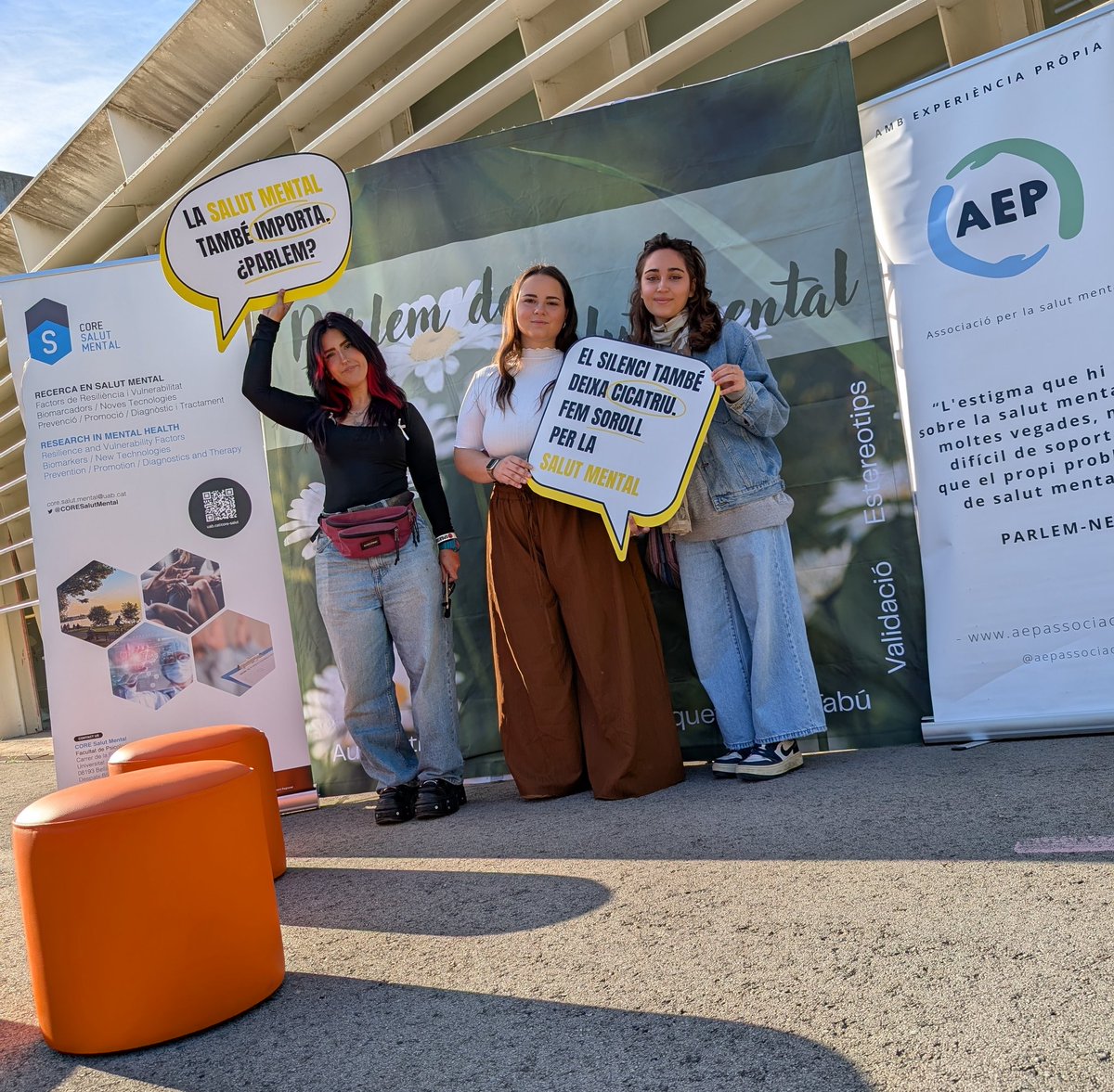Avui estem a la carpa de <a href="/uablletres/">Filosofia i Lletres</a> parlant de Salut Mental
#aep. 
El silenci també deixa cicatriu. Fem soroll per la Salut Mental.