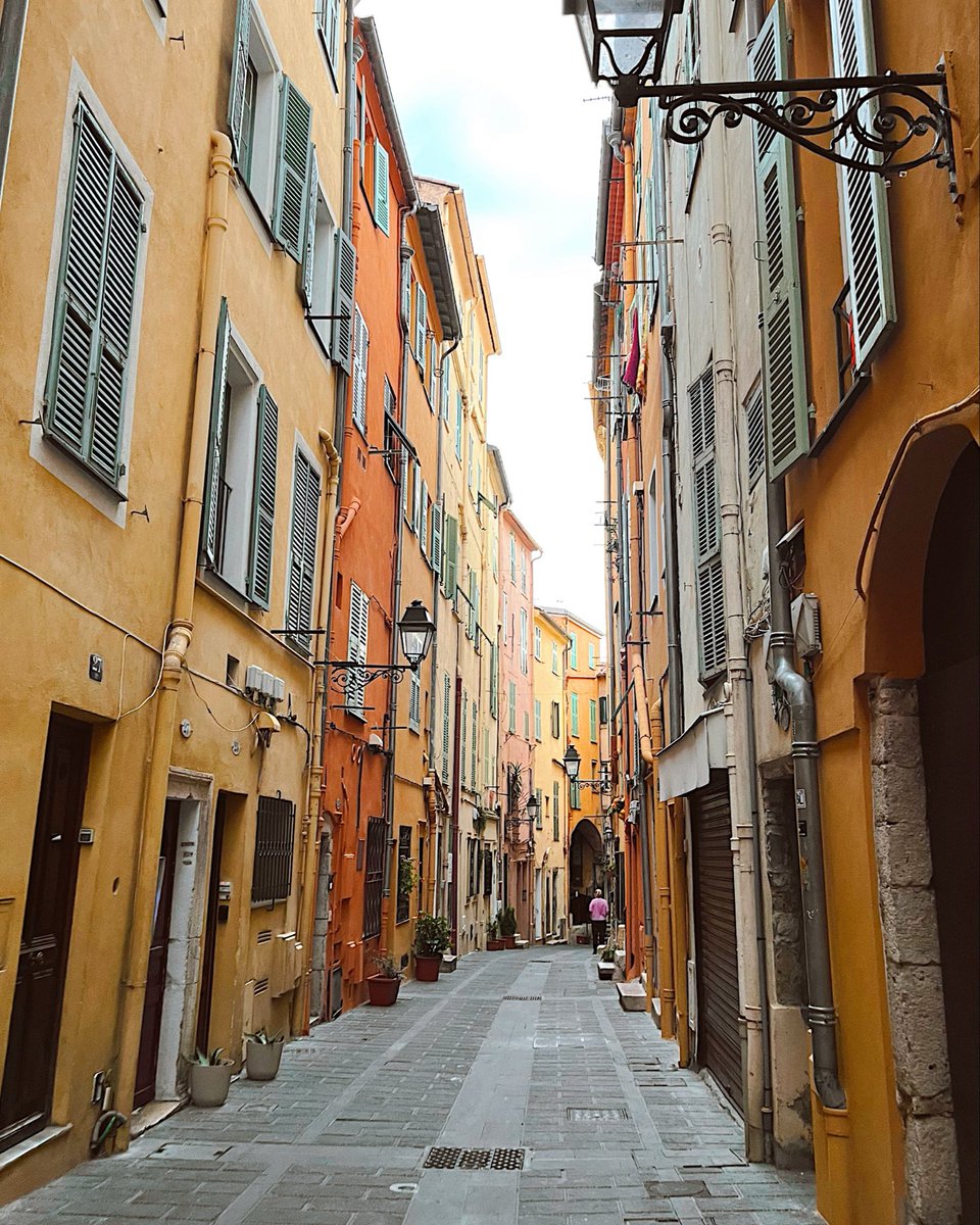 In love with this color palette. 🧡