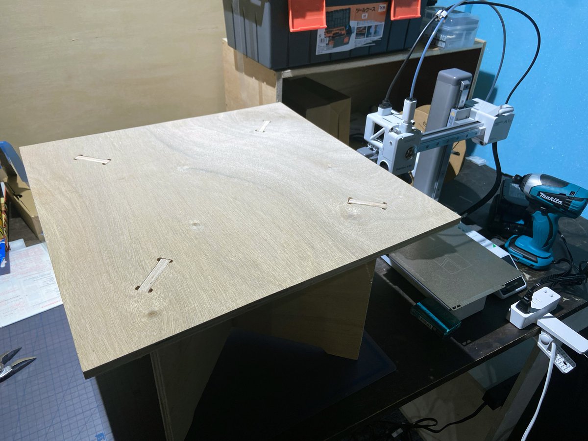 ShopBotをつかって組み立て式の机をつくりました！
インパクトドライバーと3Dプリンターも買いました。
フィジカルもがんばってます！！