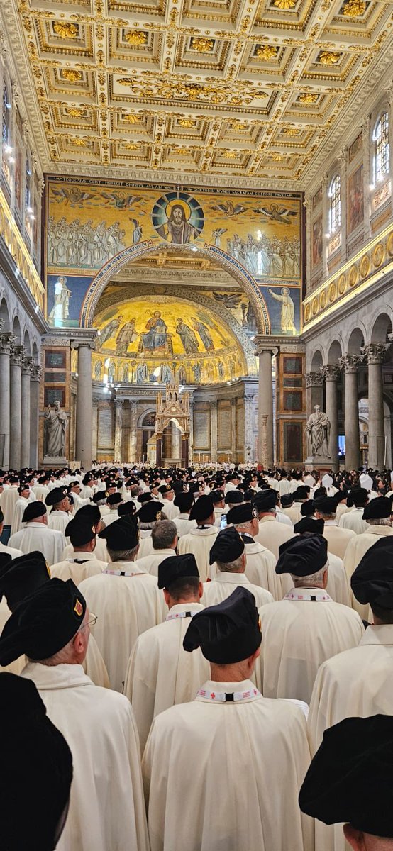 OESSJFrance's tweet image. Faire corps. Prier ensemble. Chanter la gloire de Dieu. C’est aussi ça, être chevalier.