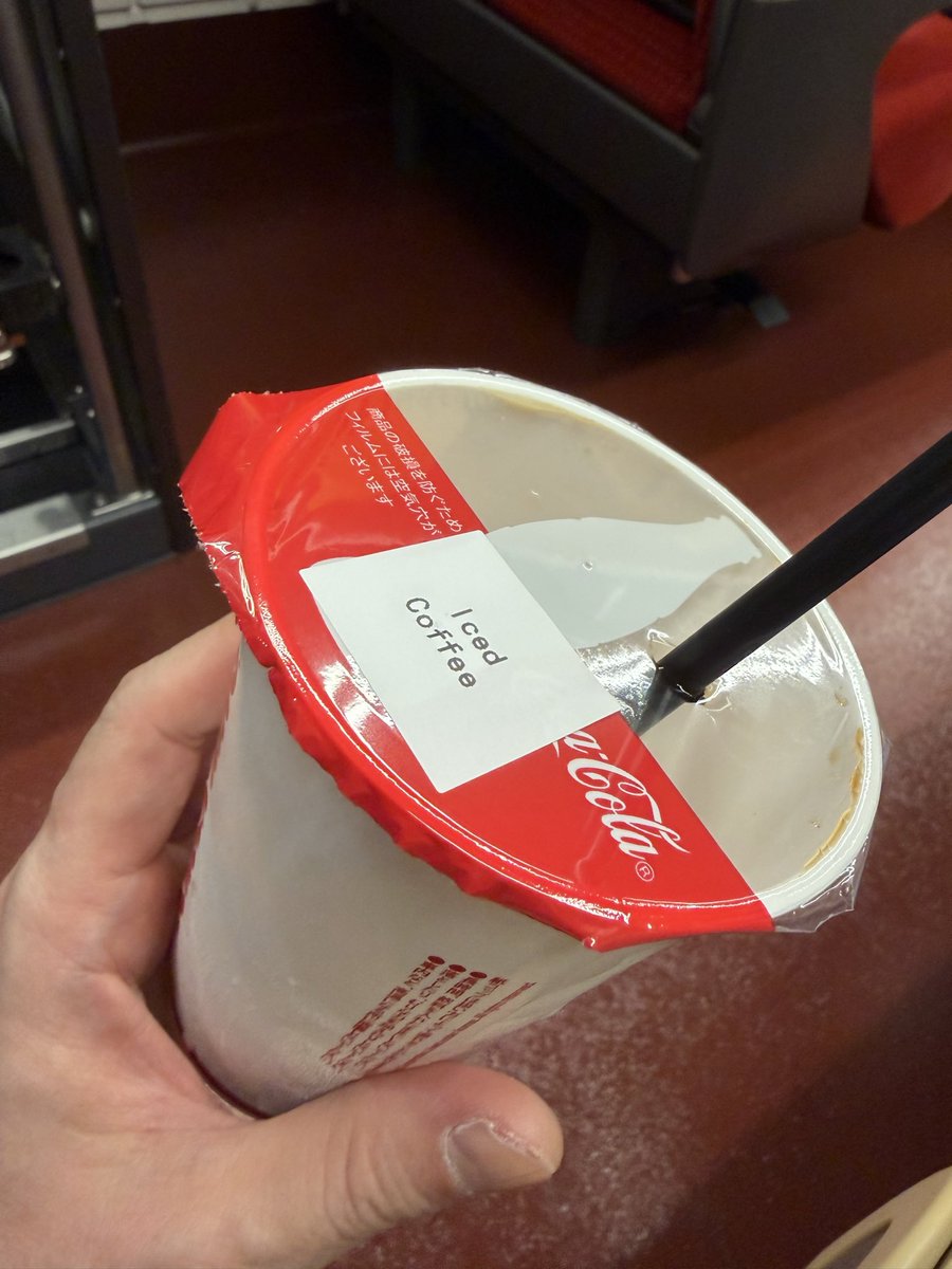 fuzzmaster51's tweet image. バーガーキングすげぇ！
持ち帰りタピオカドリンクみたいになってる！
これは良い！