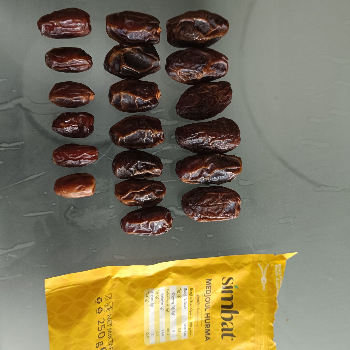 Bimden alınan hurma paketinden çıkan hurmalardaki orantısızlık normal mi?Aradaki farka bakar mısınız?Hepsi aynı pakette.Paket görseli yanıltıcı. İçi ile ilgisi yok Paketin ici gorulemiyor.Gorsek alır mıyız? <a href="/bekir_kaplan/">Bekir Kaplan 🇹🇷</a>  <a href="/ticaret/">T.C. Ticaret Bakanlığı</a> <a href="/bimturkiye/">BİM Türkiye</a>