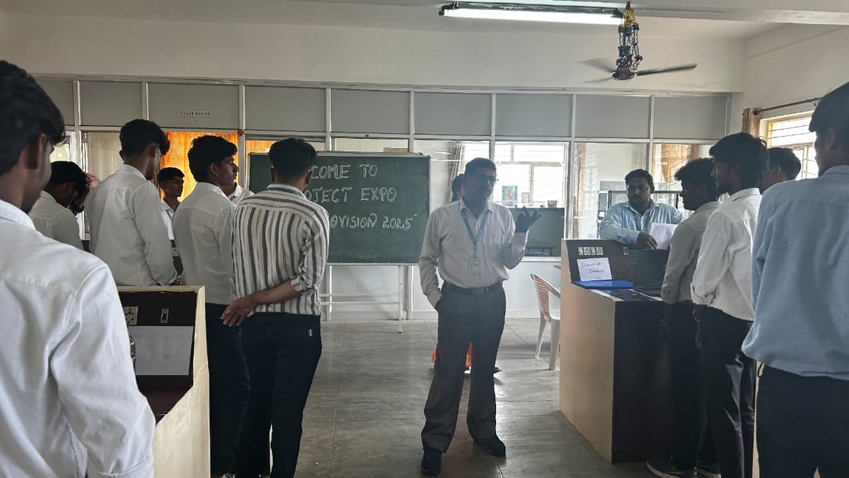 mahendra_edu's tweet image. The Department of Electronics and Communication Engineering at Mahendra Engineering College organized Electrovision 2025 – Innovations for a Smarter Future, a project expo held on 17th October 2025. Students presented creative solutions, working models, and prototypes that…