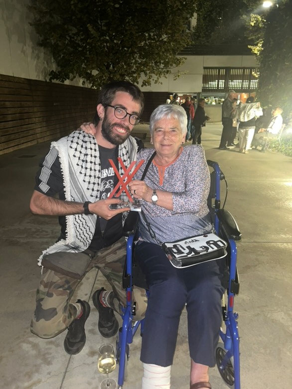 Quin orgull compartir-te en la batalla Emiliana Salinas
Ahir amb <a href="/ErcGramenet/">ERC Gramenet</a> <a href="/joventgramenet/">Jovent Republicà Gramenet</a> celebrant la cinquena edició dels Premis Alcalde Boada
Un auditori ple de gom a gom i una iniciativa ja consolidada a #SantaColoma #Gramenet
Enhorabona als premiats i seguim companyes.✊