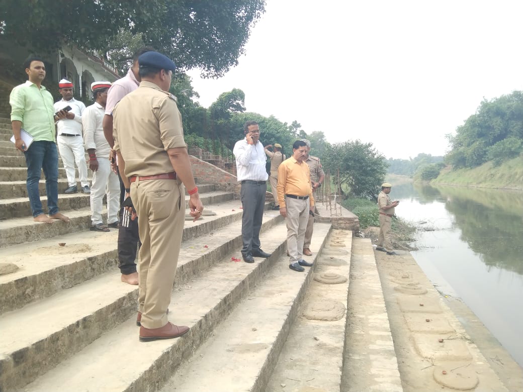 AzamgarhDpro's tweet photo. On the occassion of chhathh pooja special cleaning drive compaign on the ghaat and bank of the rivers  dpro aazamgarh https://t.co/BF7XEb2F0U
