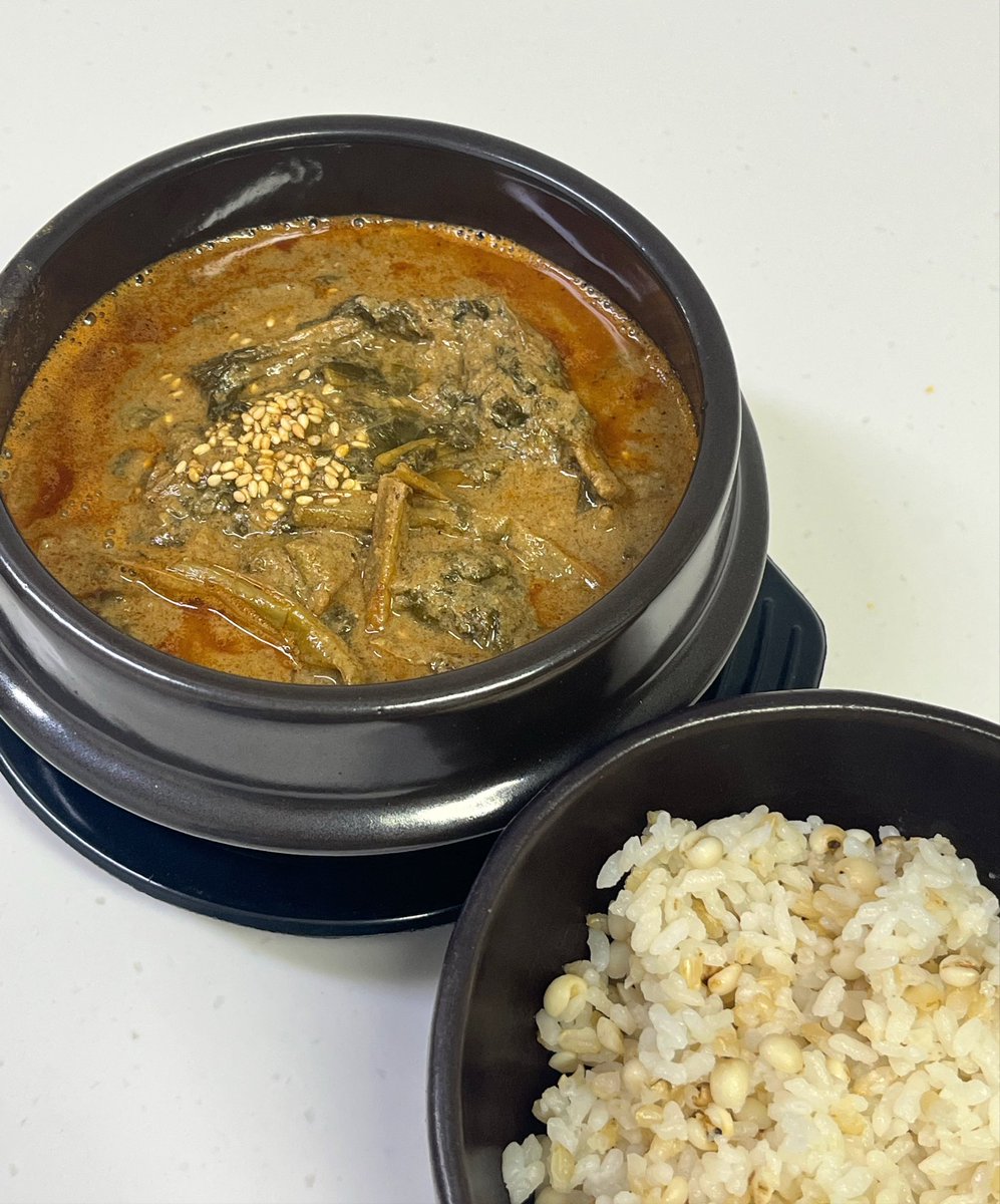 모든 해장국은 뚝배기에 먹어야함