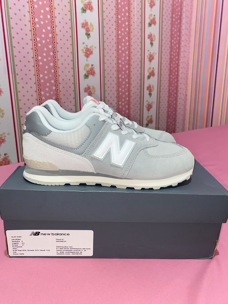 cloudeyss's tweet image. preloved wts 
New Balance 574
size 37,5 
3x pemakaian (Like New) 
Price : 579K

#wts #wtb #preloved #zonauang #sepatunewbalance