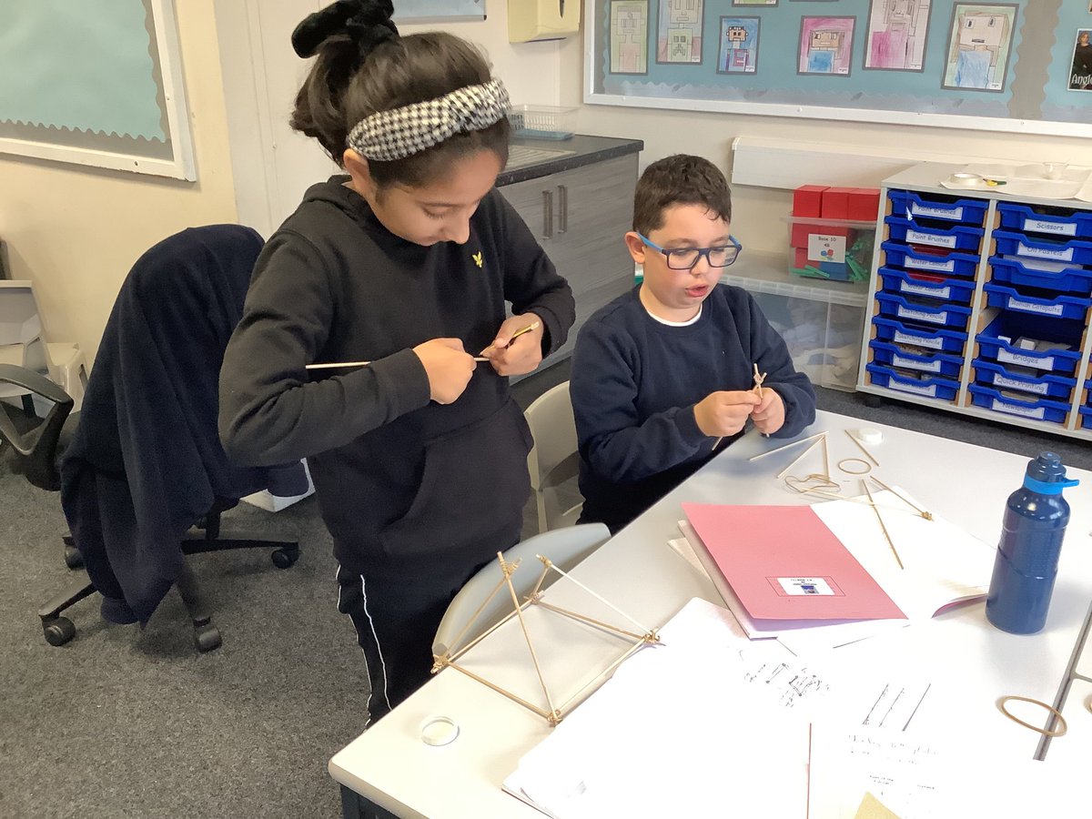 ReinwoodJuniors's tweet image. #RJS4B have been working hard to make their Roman catapults in Design Technology this week. We have been measuring, sawing and joining our dowel to make them strong and sturdy.  #RJSDT