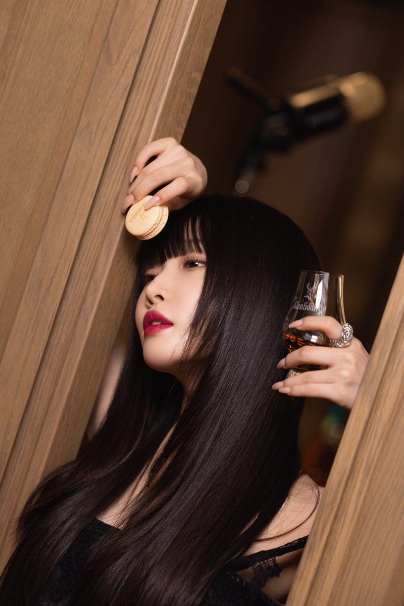 CH_CHUN9HA's tweet photo. CHUNG HA 청하 | Glenfiddich Behind Photoshoot 🥃

🔗 https://t.co/gY9exfLOeW

#CHUNGHA #청하
#MOREVISION #모어비전