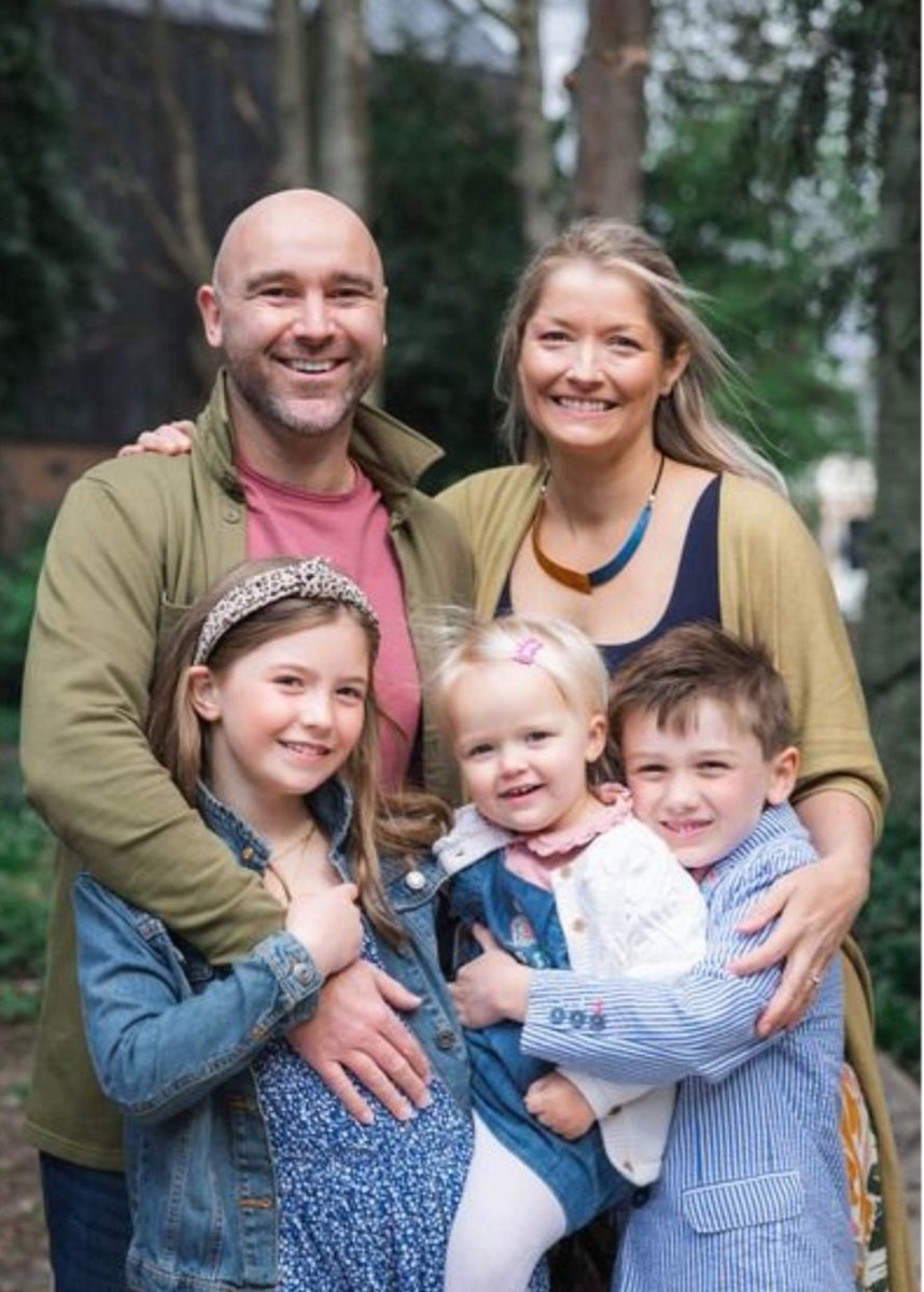 Brown and Mills Street Cast tweet media