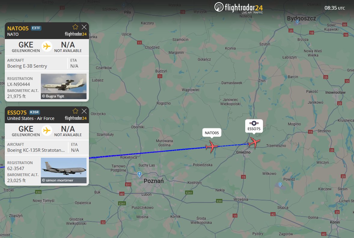 PolishMilRadar's tweet photo. 📅 24.10 ⌚️ 10:35LT - ⛽️ Tankowanie w TSA 28

W strefie TSA 28 SARA wkrótce odbędzie się tankowanie w powietrzu z udziałem ✈️ #NATO05 Boeinga E-3A Sentry #AWACS "LX-N90444" NATO AEW&C 🇪🇺 (już zniknął z radaru) oraz ✈️ #ESSO75 Boeinga KC-135R Stratotanker "62-3547" Sił Powietrznych Stanów Zjednoczonych #USAF 🇺🇸, które operują z bazy w Geilenkirchen #ETNG 🇩🇪.
🔗https://t.co/WkLoUGxxMx

#POLMILRADAR