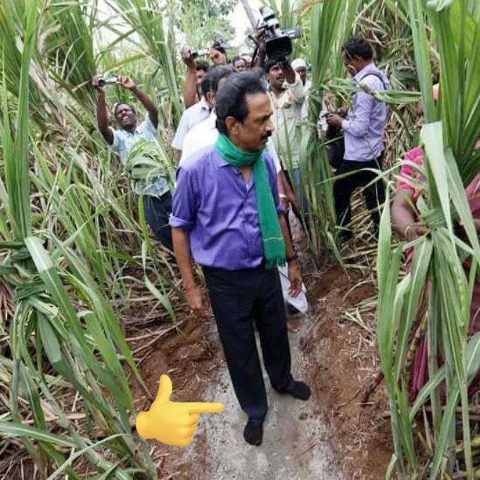 nikaran_tn's tweet photo. ஒரு பக்கம் விவசாயிகள் அறுவடை செய்த நெல் மூட்டைகளை பாதுகாக்க துப்பில்லாத திமுக..
தேர்தல் நெருங்குவதால் நாடகம் போட கிளம்பிய அதிமுக..
ஆண்ட திராவிட கட்சிகள் மக்களின் வாழ்வாதாரத்தை துளியும் மதிப்பதில்லை 😡🤬
#NoABCD #SayNoToDMKADMK https://t.co/26FNDUsEMc