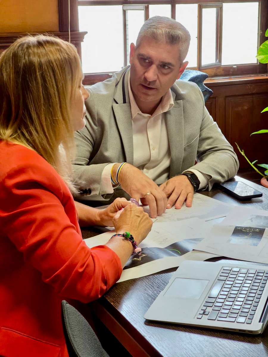 ✨ Avanzamos en la instalación del alumbrado navideño inspirado en el cielo de Canarias.

🥰 Las calles del municipio se convertirán en un gran mapa estelar lleno de luz, emoción y tradición en los próximos días.
