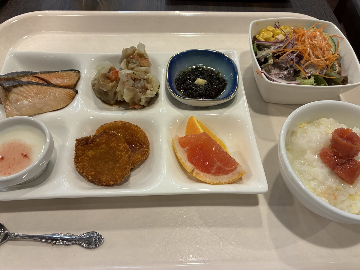 10/24 ？？kg

朝　ブュッフェ
朝　コメダのモーニング
昼　お弁当
夜　山菜蕎麦

今日は出張でホテルの朝食後、うっかりコメダ珈琲で追いモーニング貰ってしまいました
夜は帰りに山菜蕎麦いただきました