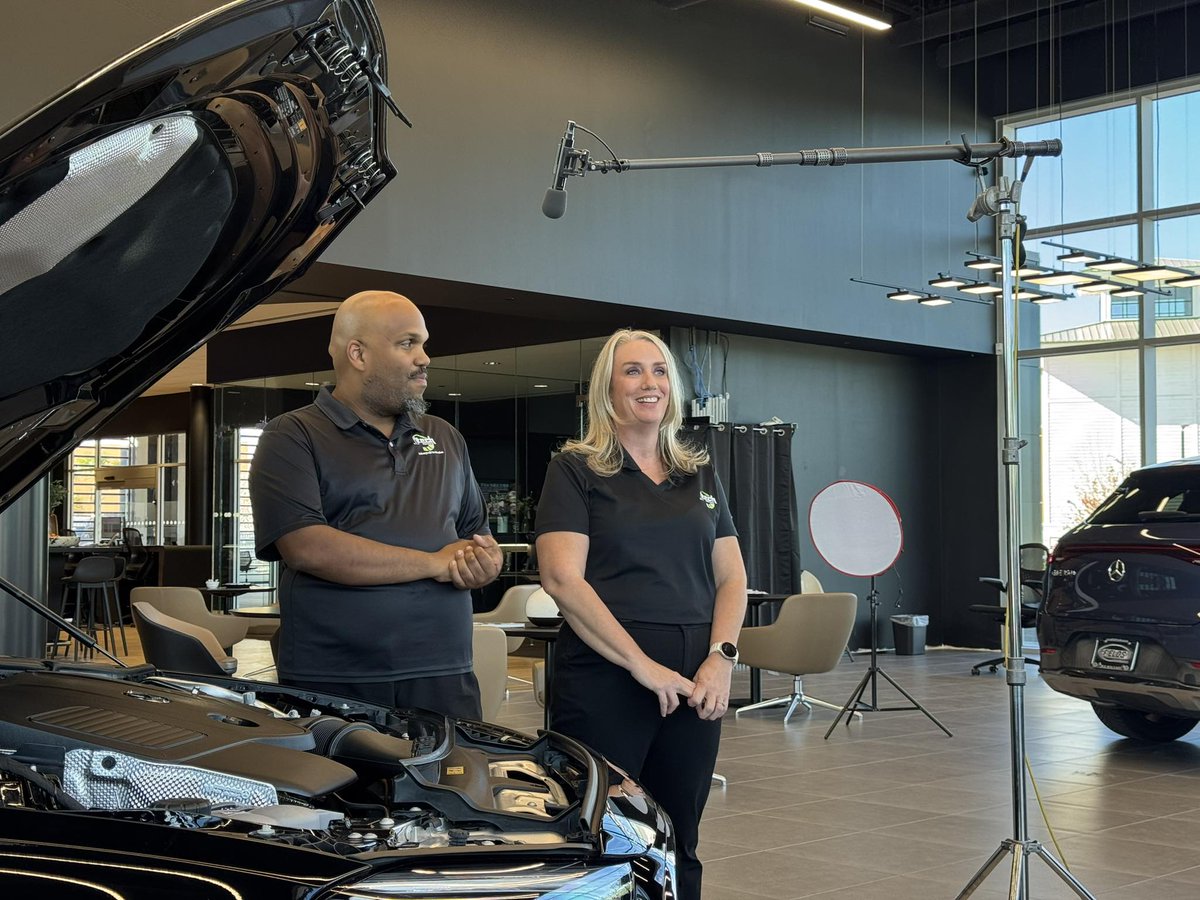 FieldsAuto's tweet image. Proud to partner with @jtechinstitute to place students and build careers. Thanks to Lori Stowers (VP) &amp;amp; Phedre Delinois for visiting our new St. Augustine center! 🛠️ Learn more: jtech.org | #StudentSuccess #FieldsPreOwned #AutomotiveCareers #StAugustine