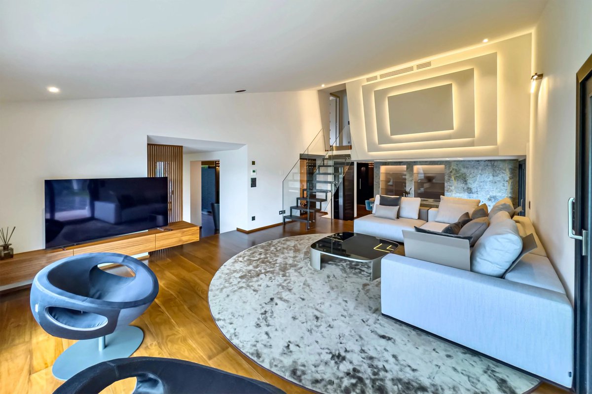 Nestled on the shores of Lake Lugano, this remarkable villa in Brusino Arsizio defines timeless elegance. See more: bit.ly/49b1KAB

Listed by Philipp Peter with Wetag Consulting Immobiliare SA Christie's International Real Estate