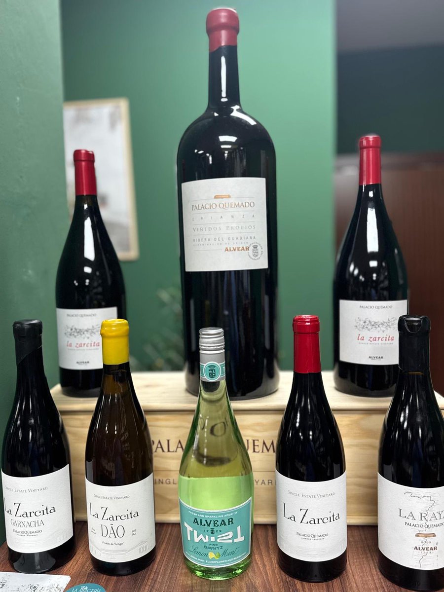 🗣️Cata de los vinos de <a href="/PalacioQuemado/">Bodegas Palacio Quemado</a> en La Abacería del Producto (Badajoz), guiada por nuestro compañero Raúl Moreno 

or compartir esta experiencia con nosotros.

#VinosDeExtremadura #CataDeVinos #GastronomíaExtremeña
