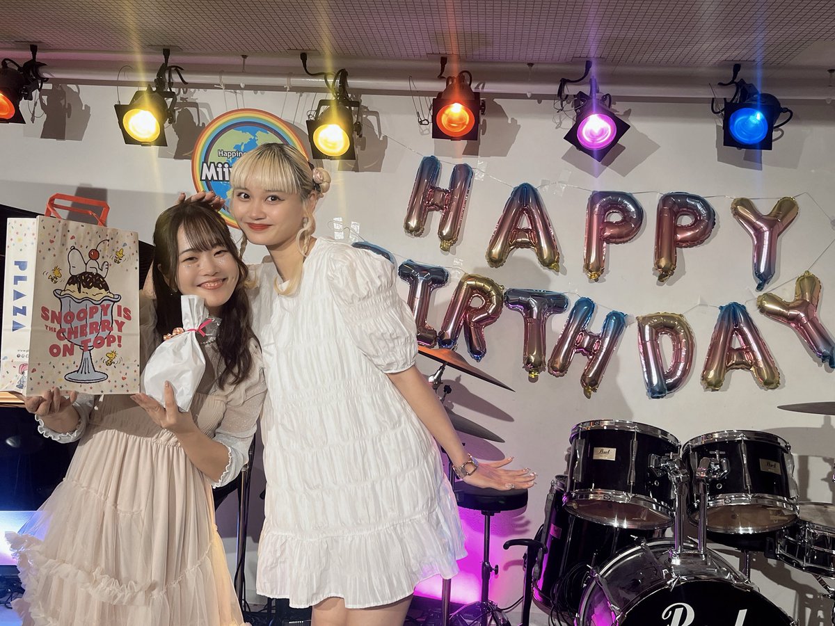 mana_mffm's tweet photo. 先日は銀座miiya cafeにて、ここちゃんのBD LIVE🎂
大事なライブに呼んでくれてありがとう💞
いつも一生懸命で優しい心の持ち主。色々な場面ですごく頼りにしてます✨そして私がいつも、ここちゃんにかける言葉をちゃんと覚えてくれてて嬉しかった😭

これからも何かあれば言うんだぞ〜👱🏻‍♀️🎀
@xx_k1015 https://t.co/Bj01yvQzWK