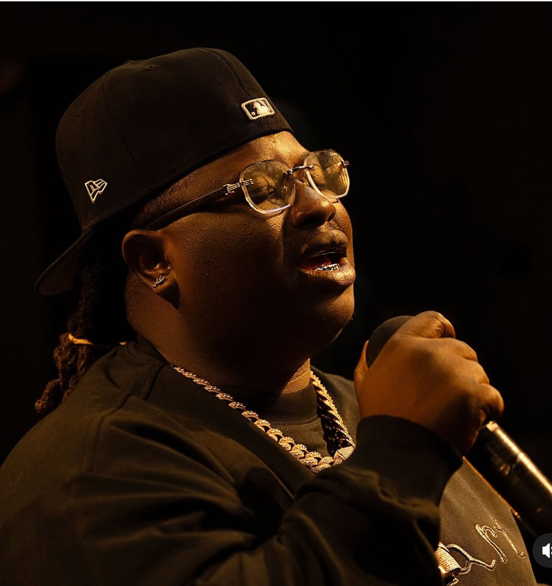 Sikiru Ayinde Barrister’s son. 
Isaiah Kehinde Dairo (I.K. Dairo)’s grandson. 
PaulPlay Dairo’s nephew. 

Barry Jhay (Barrister Junior) is really music royalty. Only the Anikulapo Kutis  beat this. 
#ItanKekere