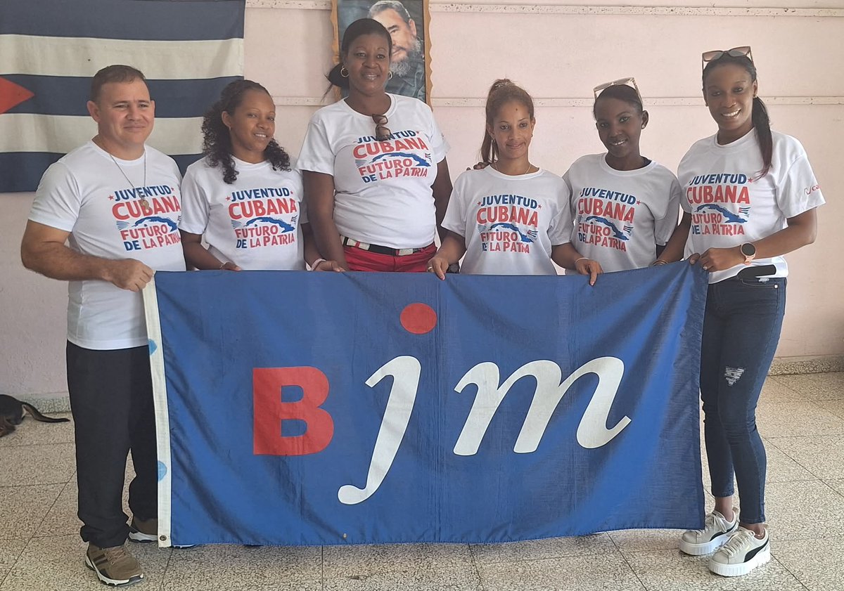 BjmCueto's tweet photo. En la mañana de hoy son reconocidos varios instructores de Arte de la Brigada José Martí por su adnegado trabajo dentro de este gran movimiento juvenil.
#21AñosBjm
#BjmPresente
#RaicesQueForjanHistoria https://t.co/FfOFDmsbqN