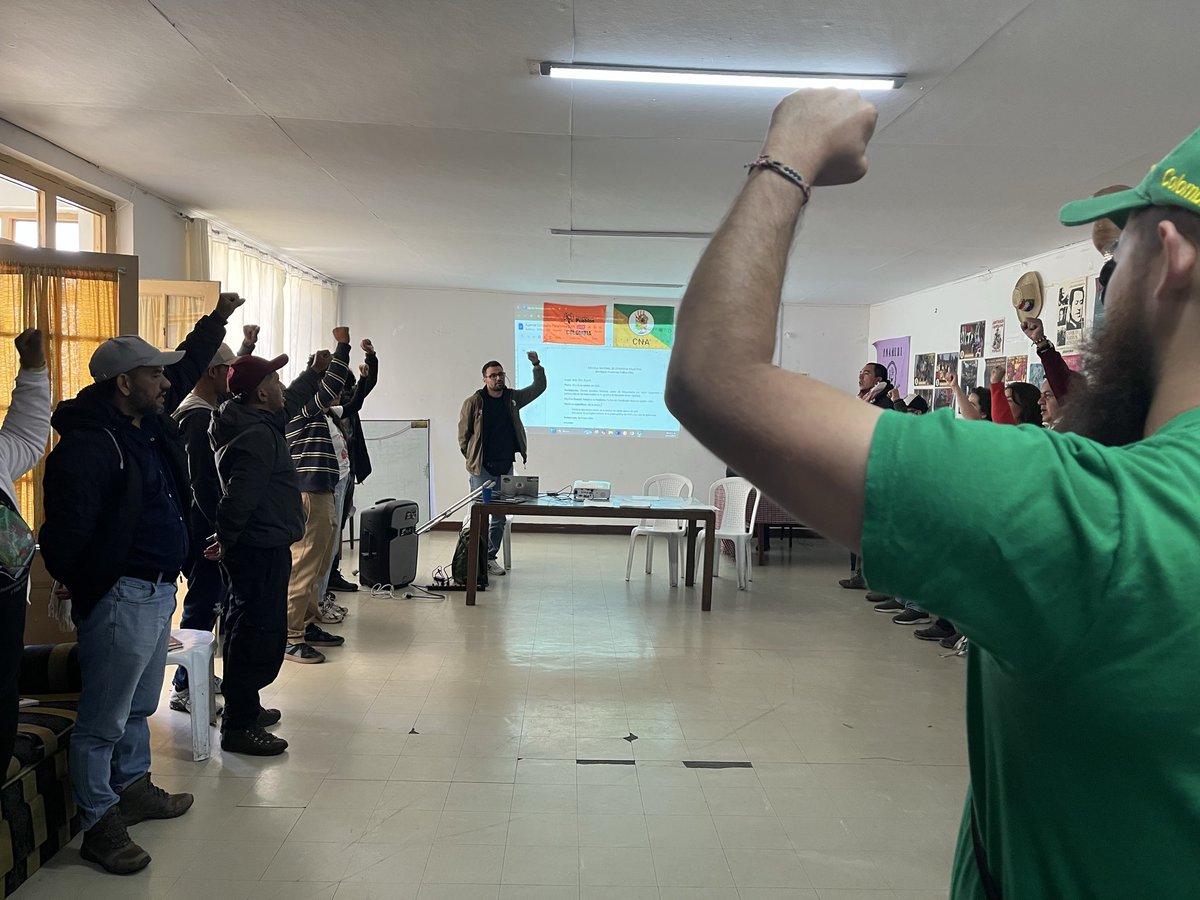CNA_Colombia's tweet photo. 📌 Hoy comenzamos una nueva sesión de la Escuela Nacional de Dirigencias - Seminario de Plataforma Política del @CNA_Colombia. 

👉 En estos días estaremos discutiendo sobre la actual coyuntura agraria en el país y la región para construir nuestra ruta política de acción y aporte al momento histórico presente y por venir.

🌻 Lo que aquí construyamos será insumo para la discusión y el estudio que vamos a desarrollar en el marco de nuestra proxima VIII Asamblea Nacional.

#ElCampoSeRespeta