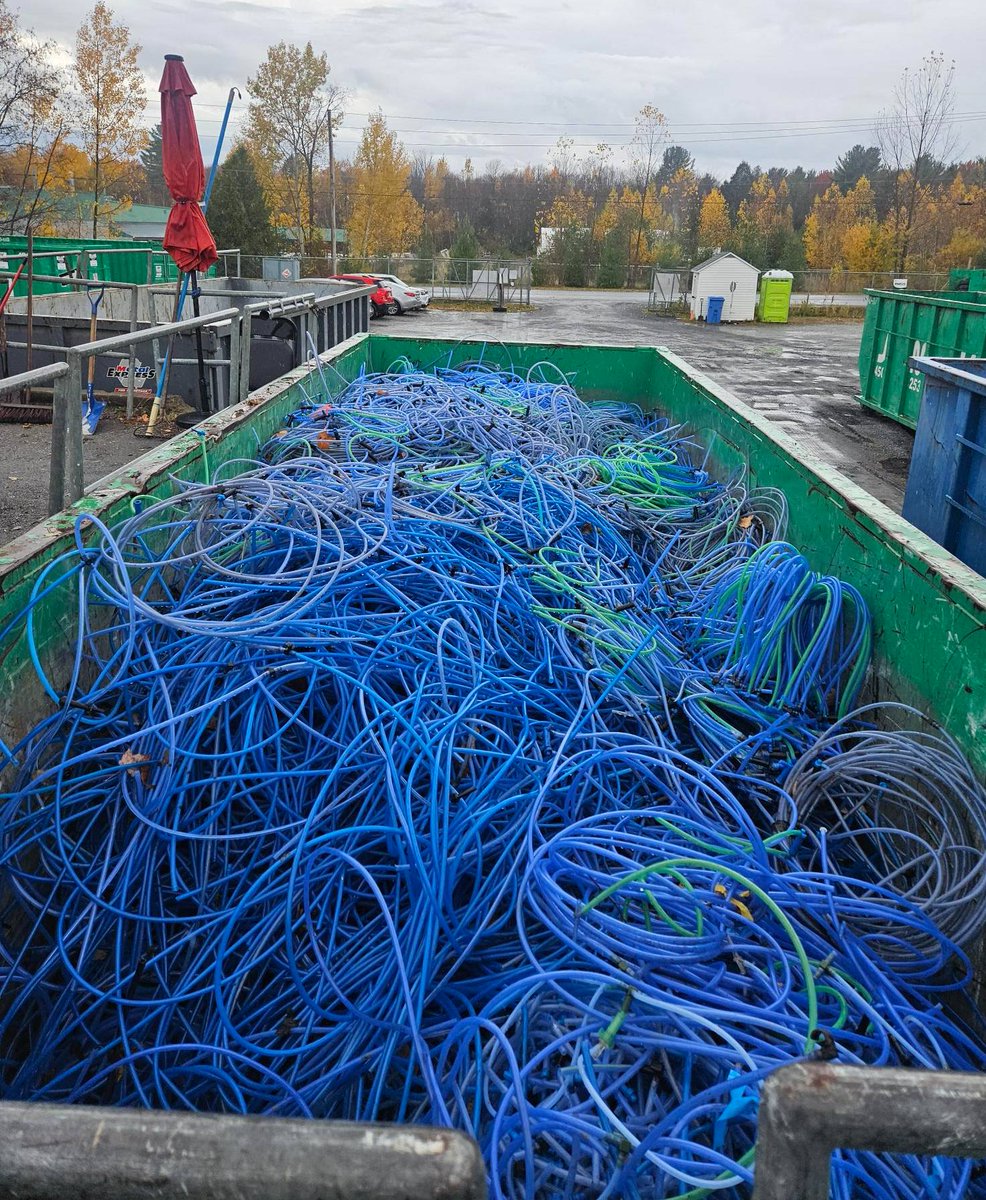 🍁 Un immense merci à tous les acériculteurs.trices pour votre participation aux collectes des 21 et 22 octobre! Grâce à vous, nous avons rempli 2 conteneurs de tubulure pour le recyclage. Prochaine collecte ouverte à tous du 27 au 31 octobre à Agiska Coopérative.