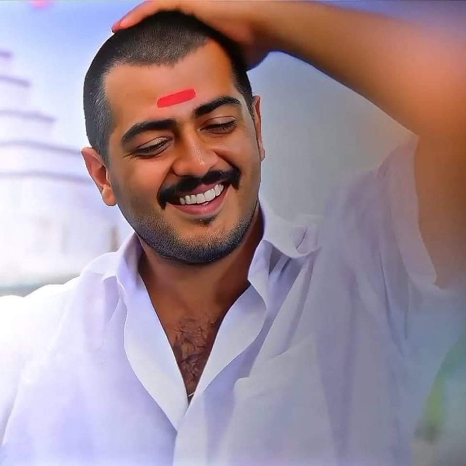 புகழ்ச்சிக்கு அடிபடையாமல்
அன்புக்கு மட்டுமே கட்டுப்பட்டவர்... 
#AjithKumar #Thala