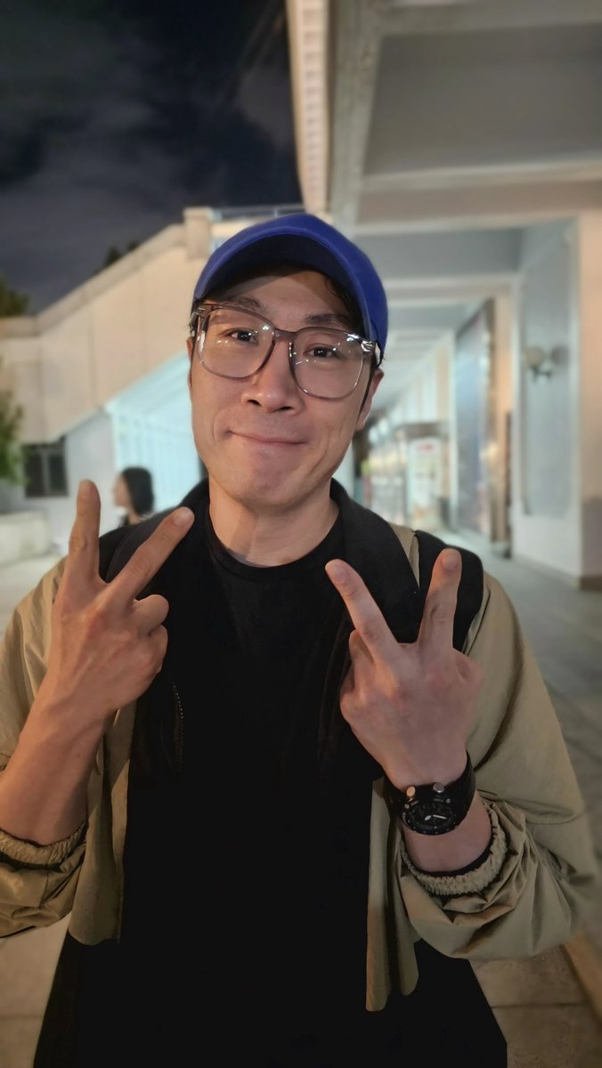 Club_Bigbeller's tweet image. 깜띡한 뮤좌도 드렸으니 상큼한 빅벨 오리지날 시그니처 무심 입꾹 브이도 공유해야 마땅하겠지요, 행복한 밤 보내세요 빅벨러 여러분! 그리고 섹시뮤좌와 큐티앤디를 만나러 유니버셜에 늦지 않게 꼭 와주시기♡♡♡♡