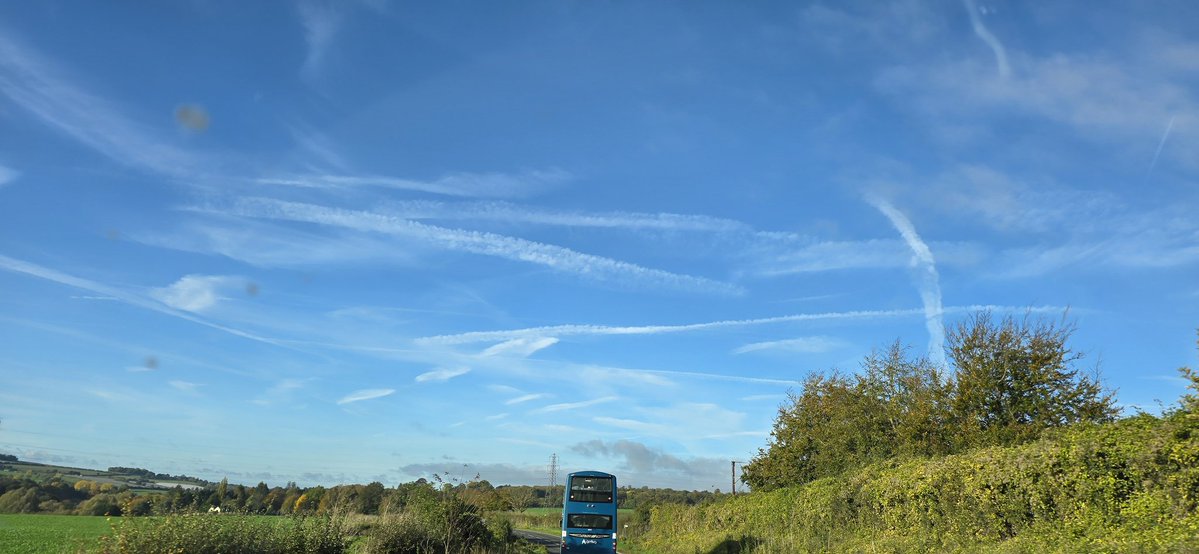 SarnjeC's tweet image. If they are #contrails what on earth are they putting in the airline fuel to cause these?