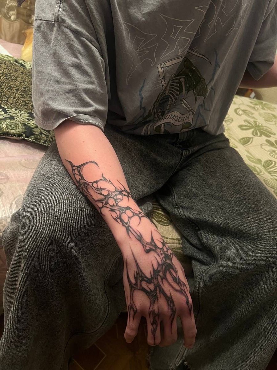 neacmoi's tweet photo. how does pinterest see you?

actor / tattoo / nails / outfit https://t.co/kdqSyVDKdS