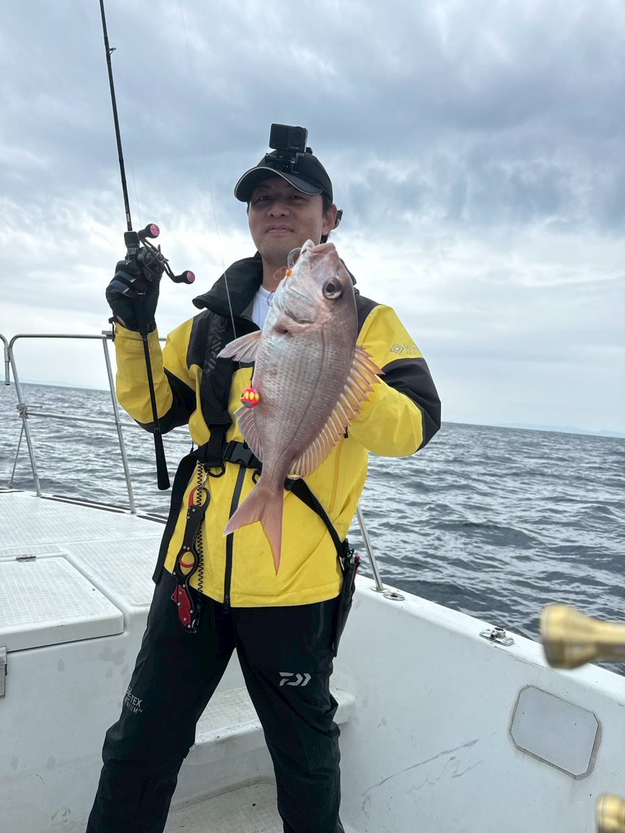 baxi5791's tweet photo. @baxi5791 
鹿児島行ってきました✨
桜島を見ながらの釣りは格別でした😊
また来年行きたいな〜
#釣り好きな人と繋がりたい
#日登美丸 https://t.co/NvN1cX3ORH