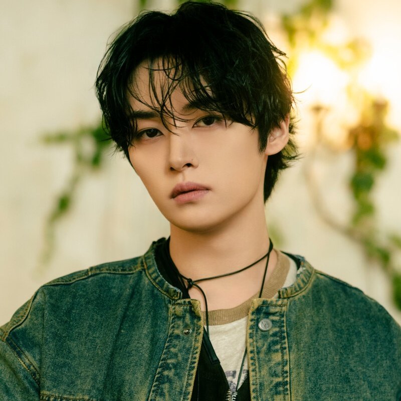 TheePopCore's tweet image. Happy 27th birthday to the incredibly talented, exceptionally gifted, effortlessly charming, unbelievably handsome, naturally charismatic, and insanely skilled dancer and vocalist, Lee Know of Stray Kids!

— Always so kind-hearted, humble and cool as ever, he shines brightly like…