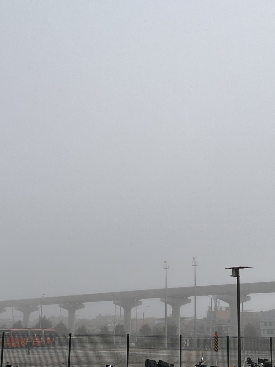 Bogotá puede ser el HUB más grande para la conexión de vuelos de sur América. 

El impedimento: un poco de neblina 🌫️