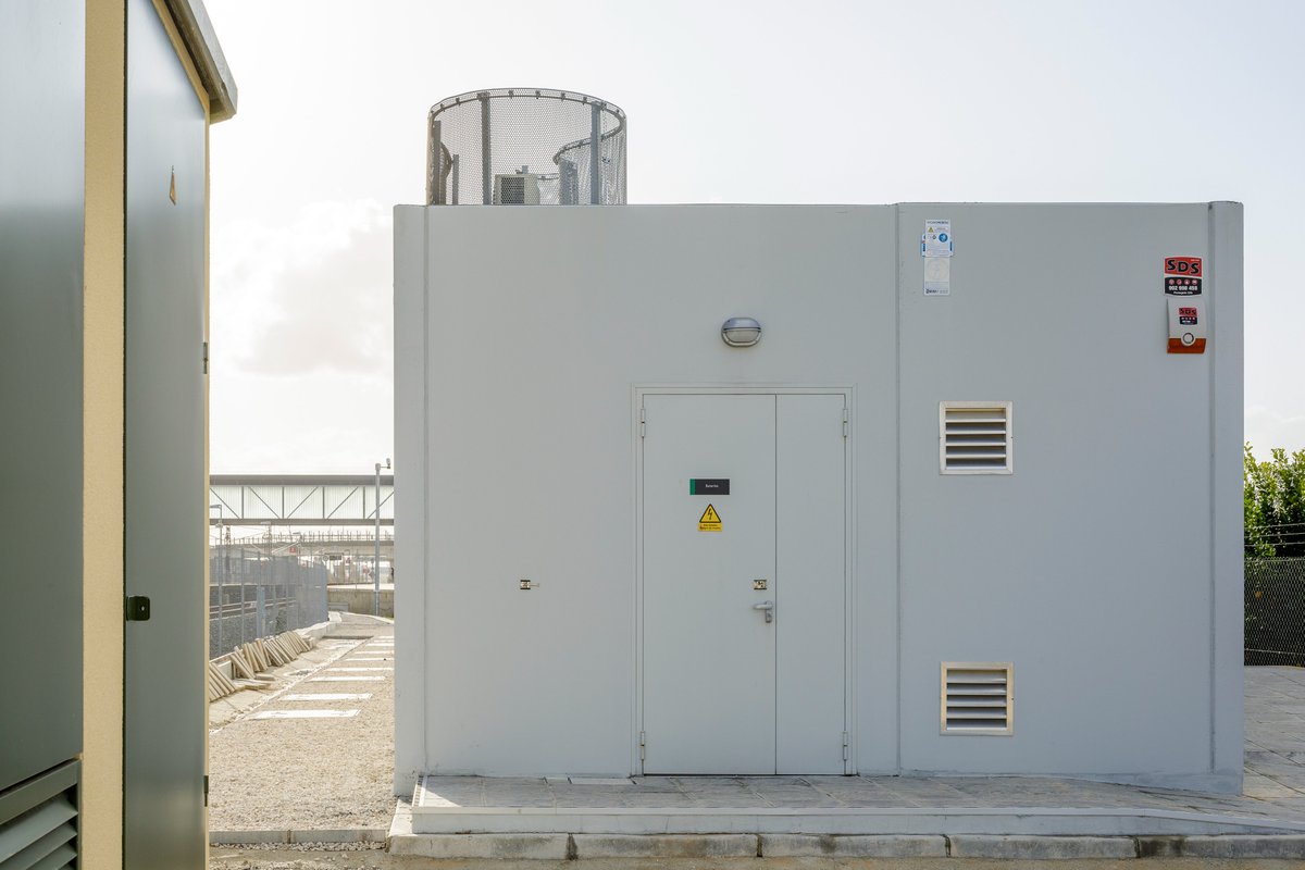 AlphaAIS's tweet image. Beniel Building

Alpha carried out the Project and Construction Management works of the eight technical buildings belonging to the High Speed ​​Line that connects Monforte del Cid (Alicante) with Murcia capital.

Photo @fernando_alda 

 #architecture #building #railway #adif