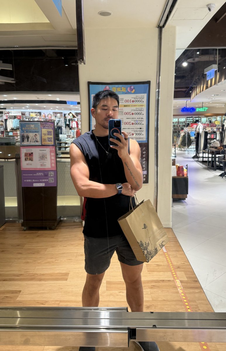 dongdolla's tweet image. Hi from Taipei Pride 🇹🇼🏳️‍🌈