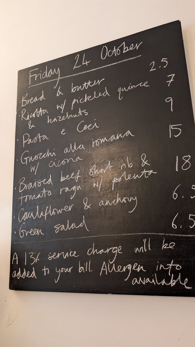 ローカルのおすすめのランチ教えてもらったら絶妙に難読。ニョッキがGからはじまるとは思わんかった。