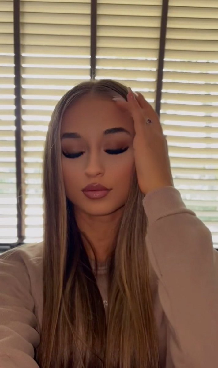 Pretty face, powerful energy. Don’t get it twisted. 💄💸
Tribute: 
Tikkie: tikkie.me/pay/noi9b6nh8f…
Revolut: revolut.me/jayleexx
Paypal: sanne18

Findomnl paypig obeyme goddess tikkie