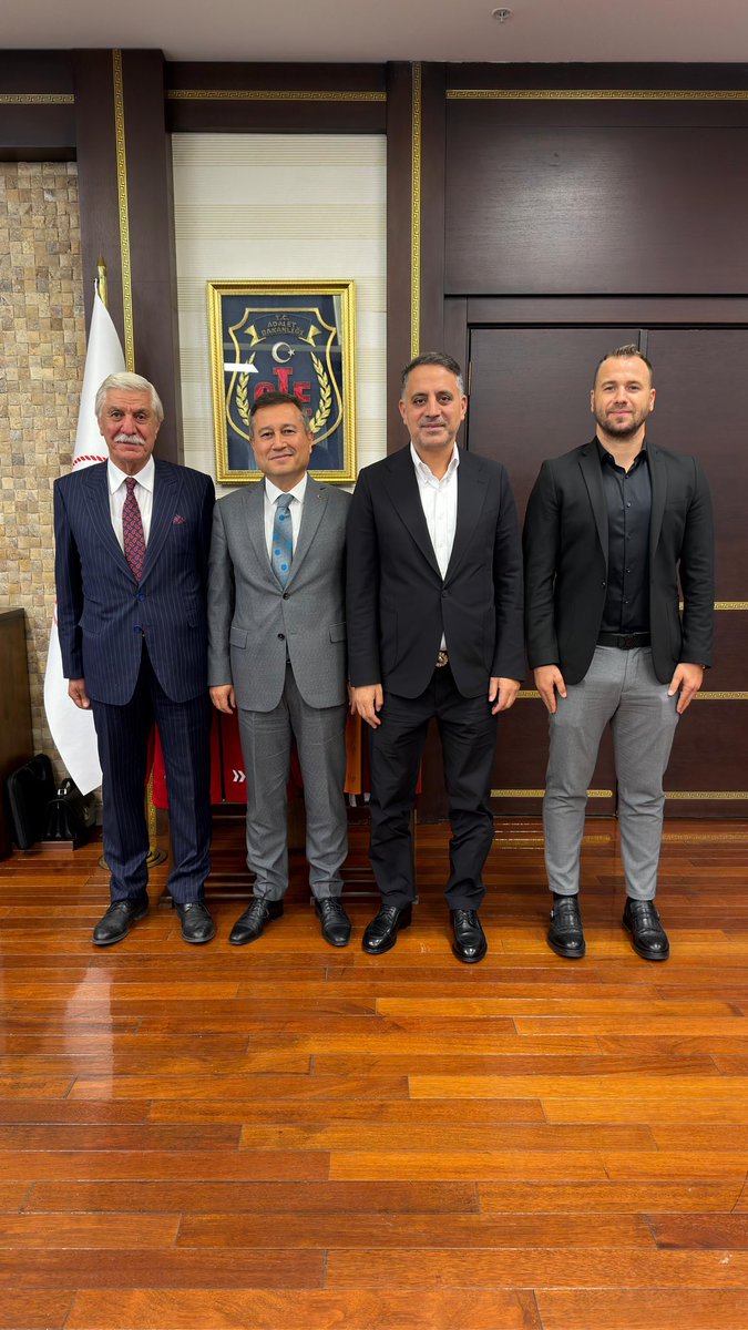 Ceza ve Tevkifevleri Genel Müdürü Enis Yavuz Yıldırım’ı makamında ziyaret ettik.
Ziyaretimize iş insanı Veysel Demirci de eşlik etti.
Misafirperverlikleri için teşekkür ederiz. 🇹🇷